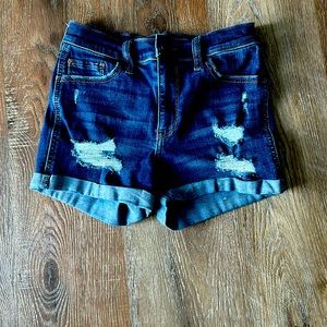 HOLLISTER JEAN SHORTS!!